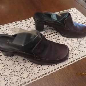 Bear Traps Slide on Mule Shoes  Brown Leather  Heel: 2”  Size: 8.5